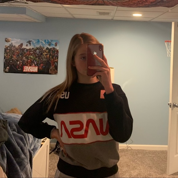 Forever 21 NASA sweatshirt - Picture 4 of 5